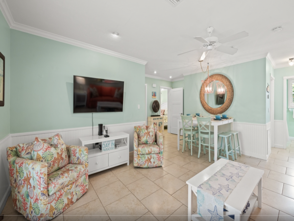 Holmes Beach Vacation Home with Pool 4 houses to beach